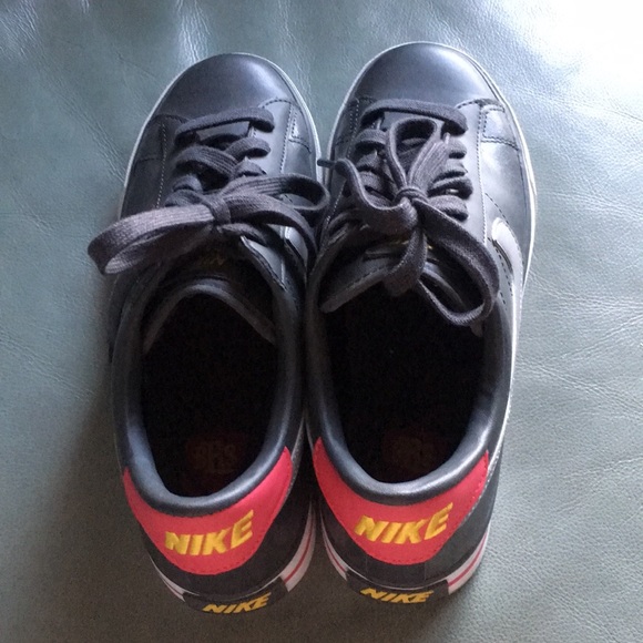 Nike Shoes - *NEW* Nike Gray Sneakers - Size 7